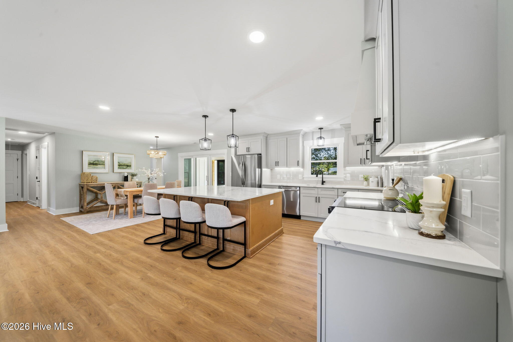 100569769 | Photo 22