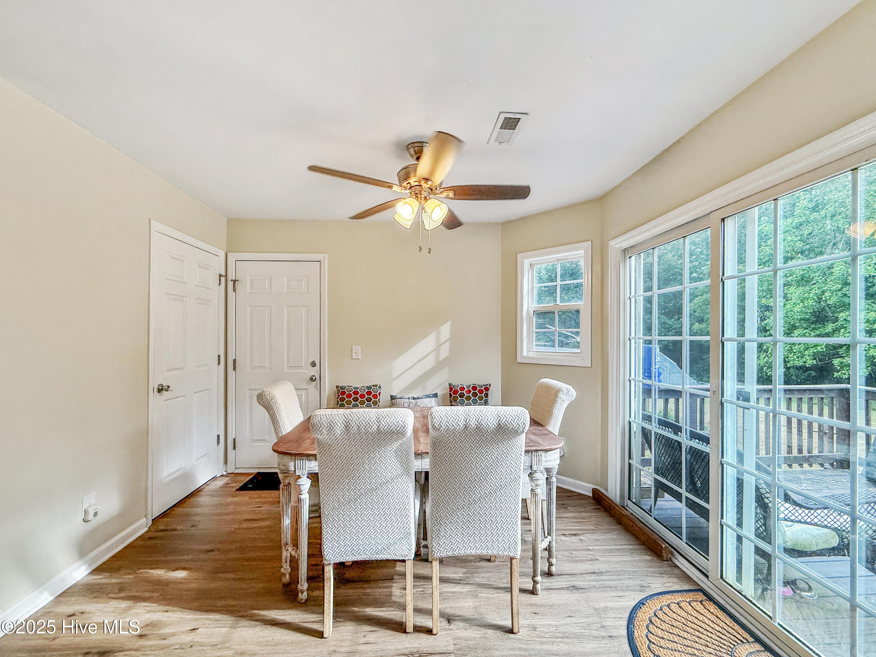 100528290 | Photo 19