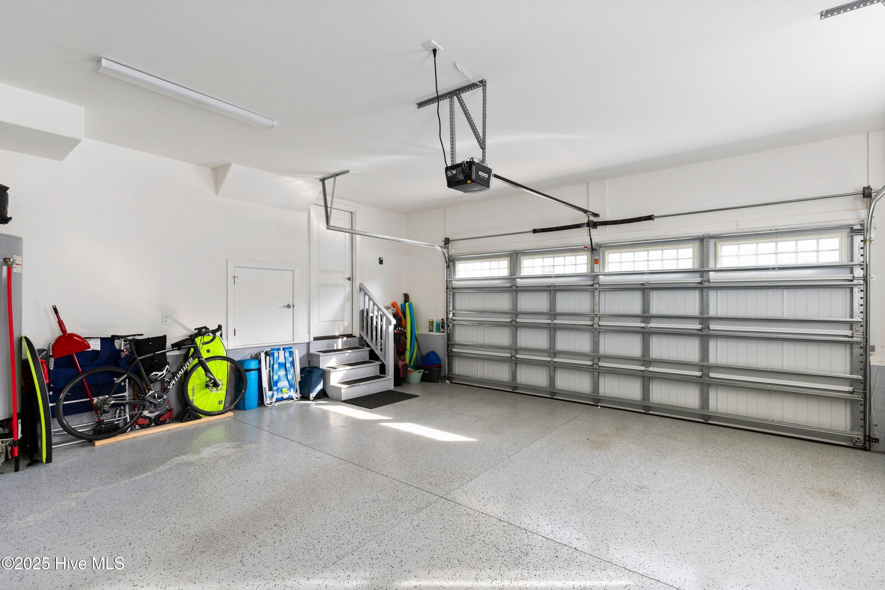 100558361 | Photo 66