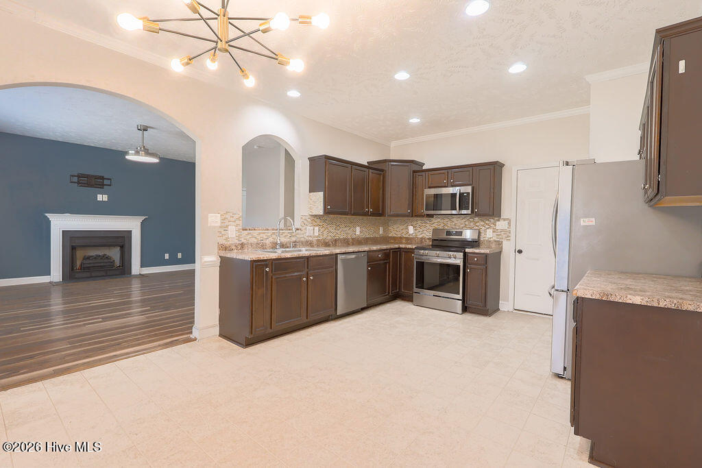 100548131 | Photo 13