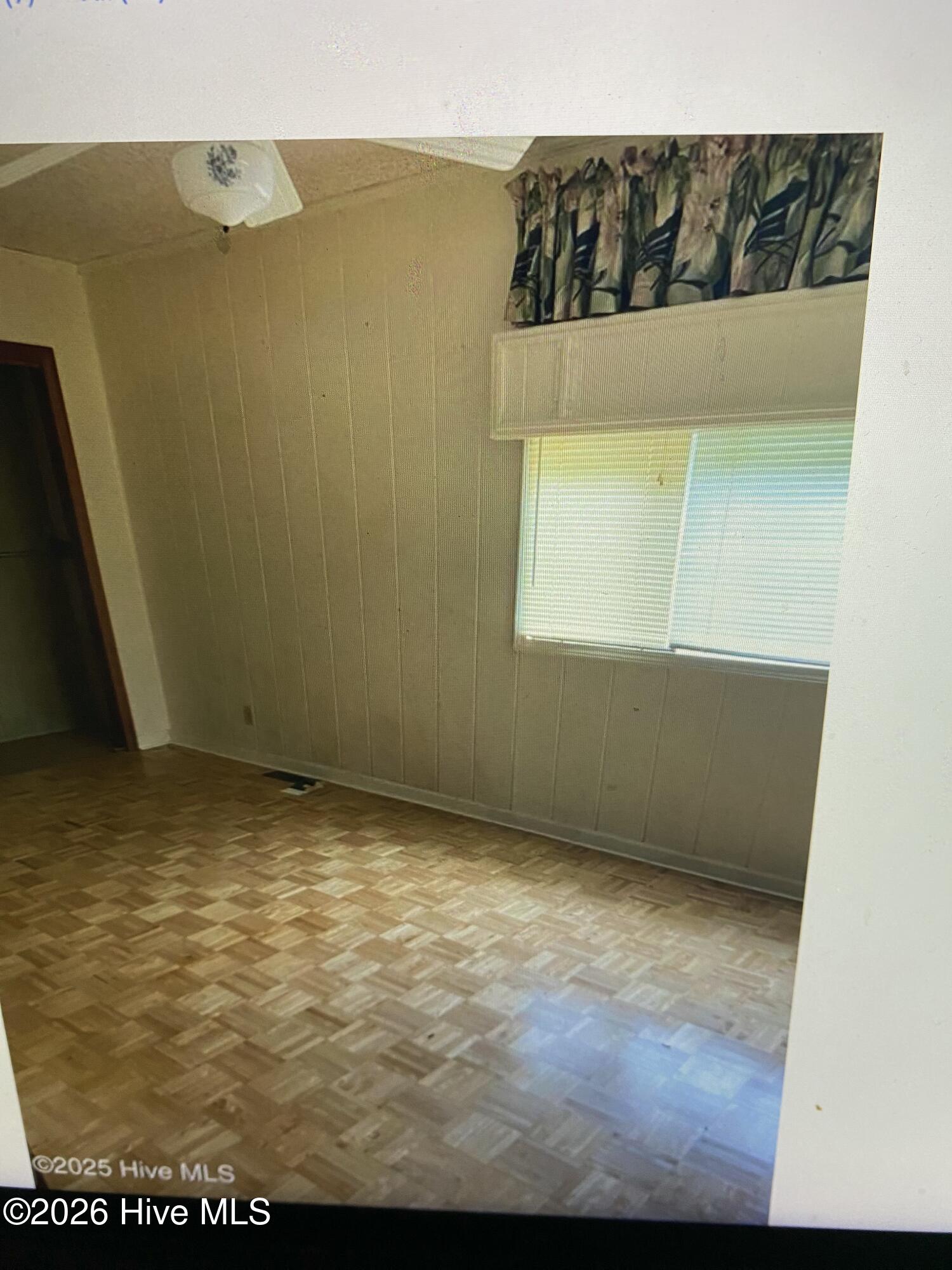 100549380 | Photo 18