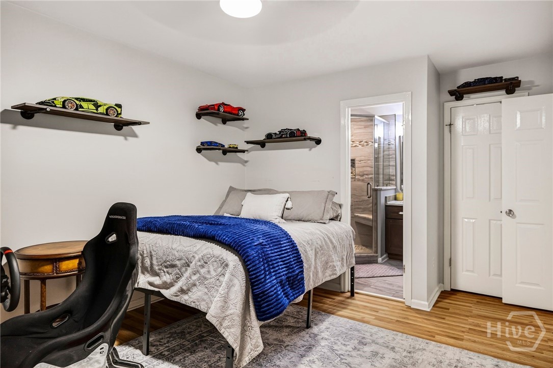 east bedroom ensuite