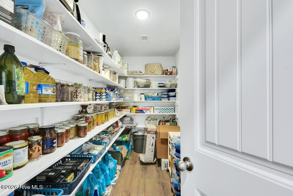 100548902 | Photo 19