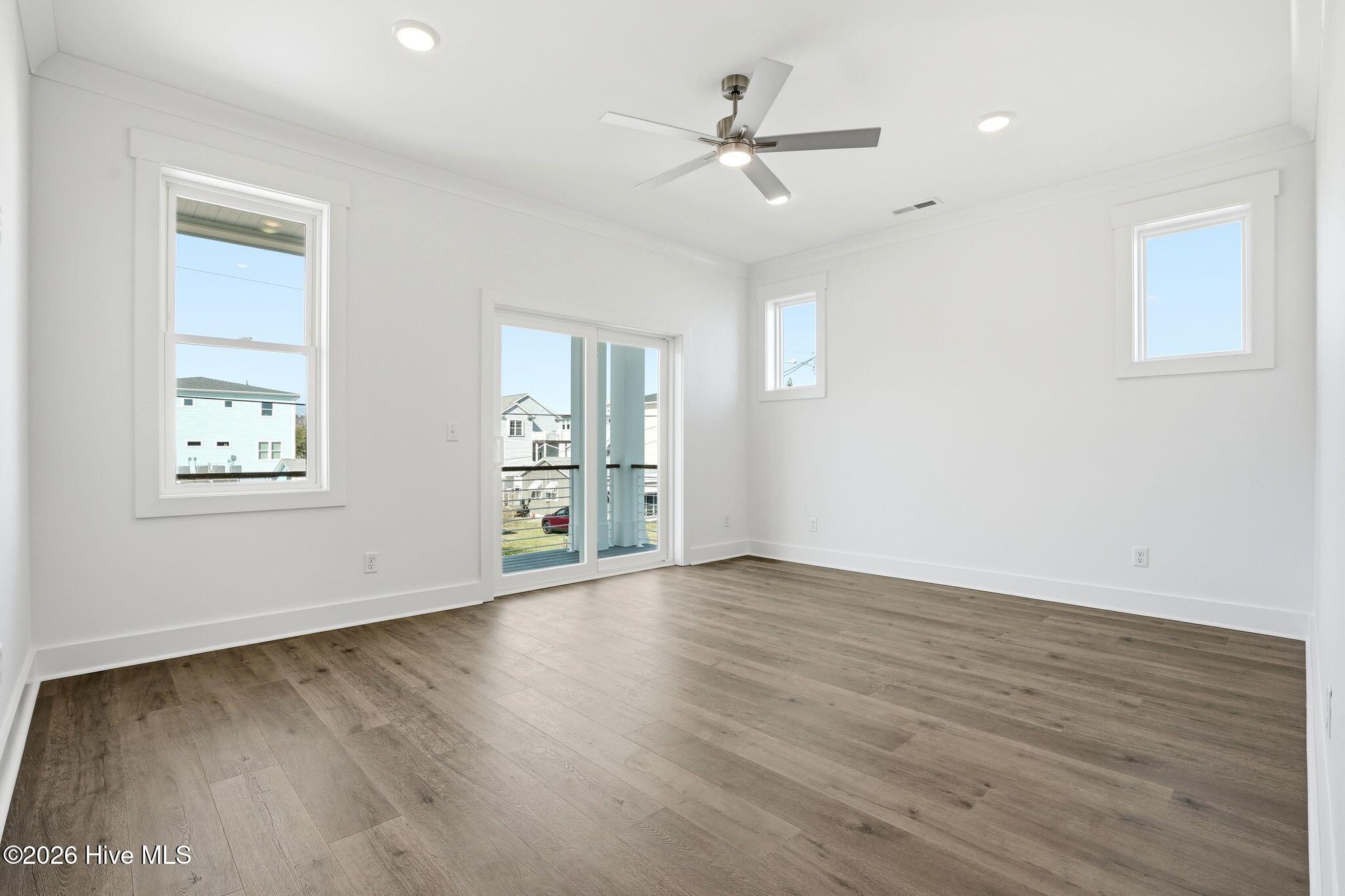 100558491 | Photo 41