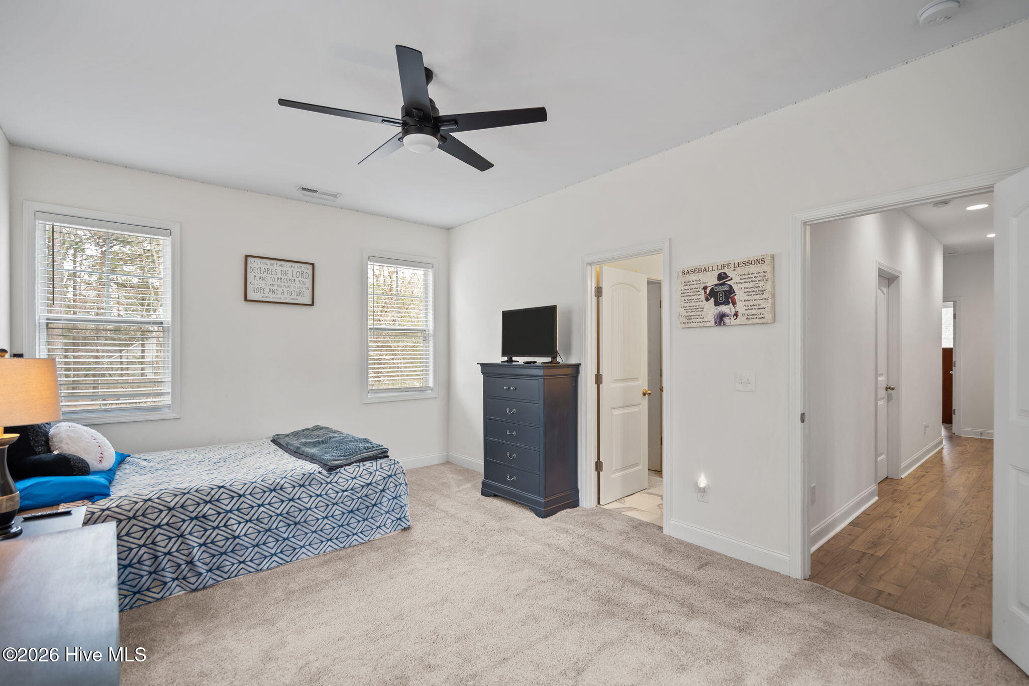 100558672 | Photo 38