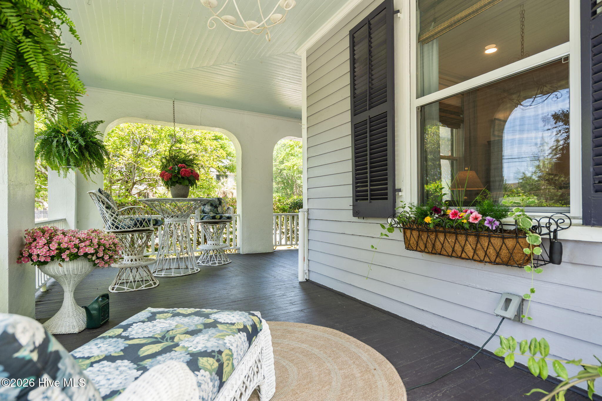 100566277 | Photo 56