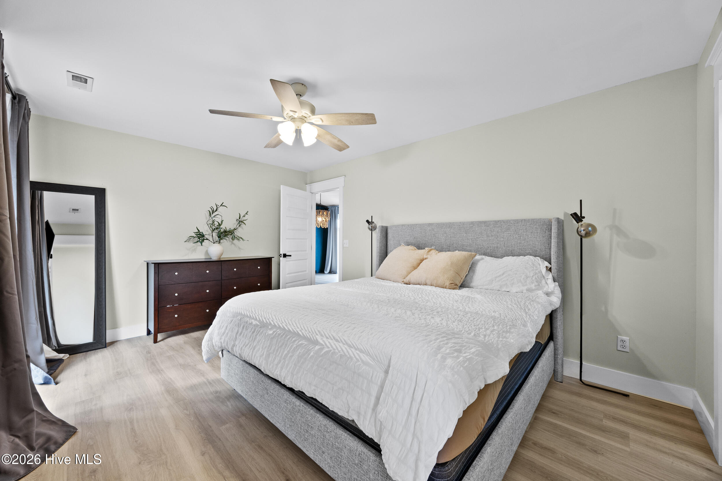 100558579 | Photo 24