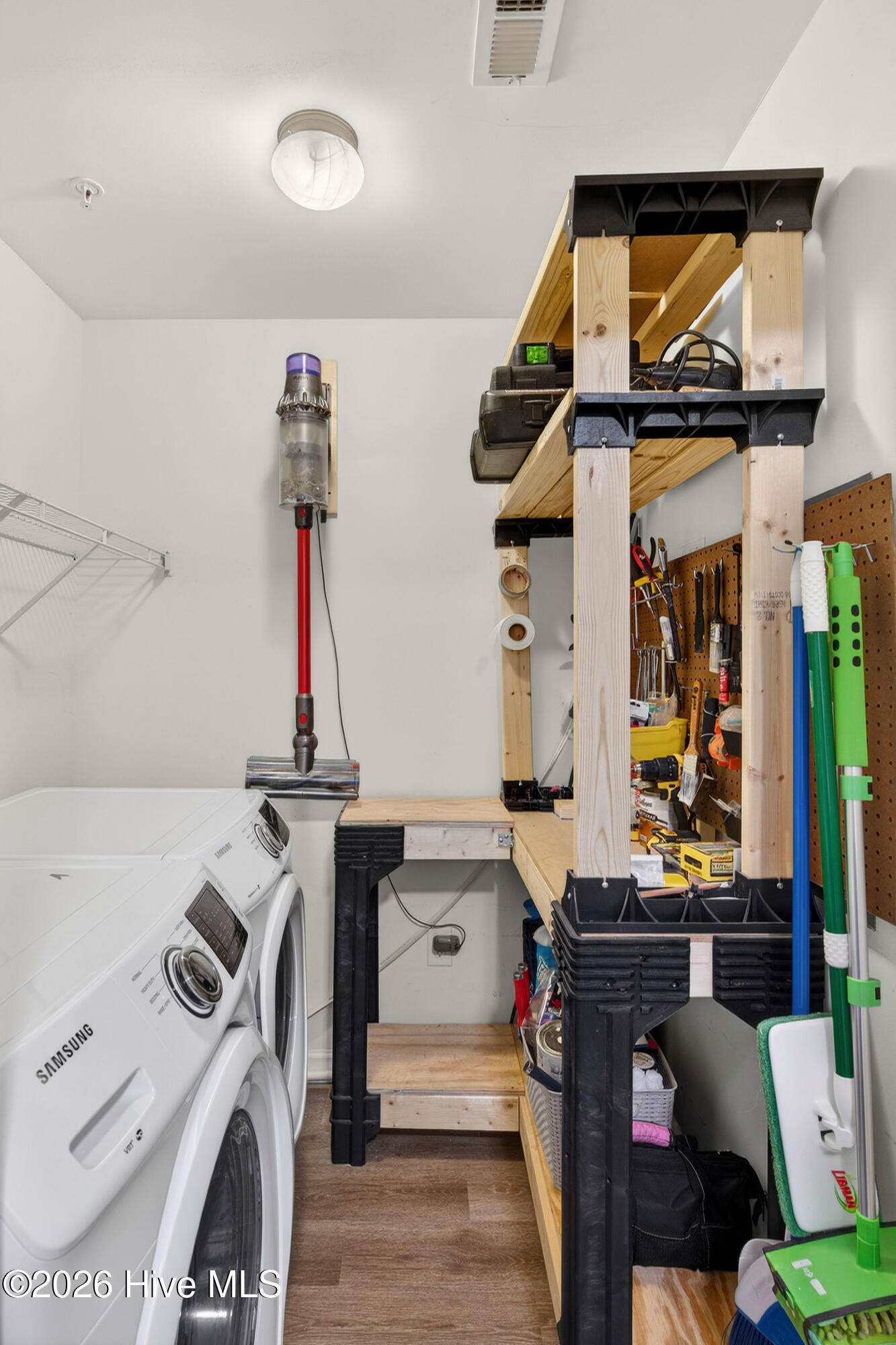 100559380 | Photo 31