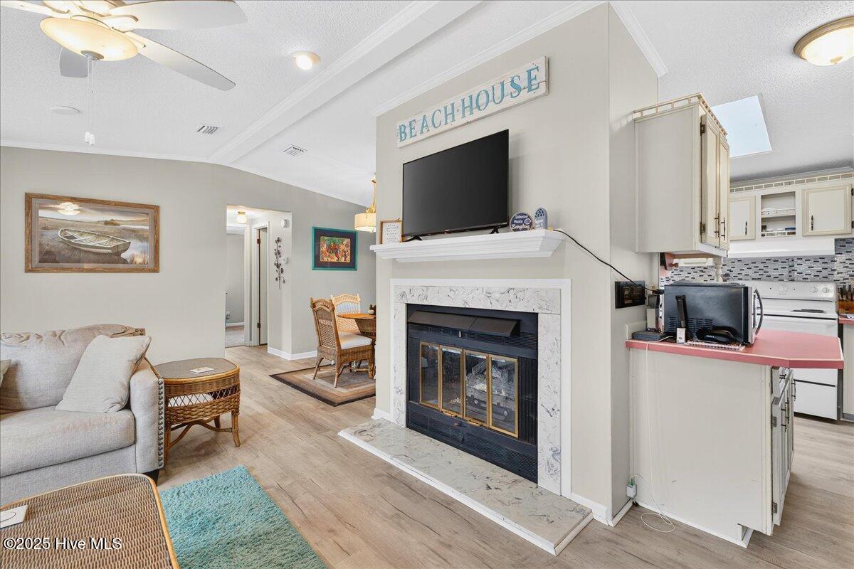 100535729 | Photo 10