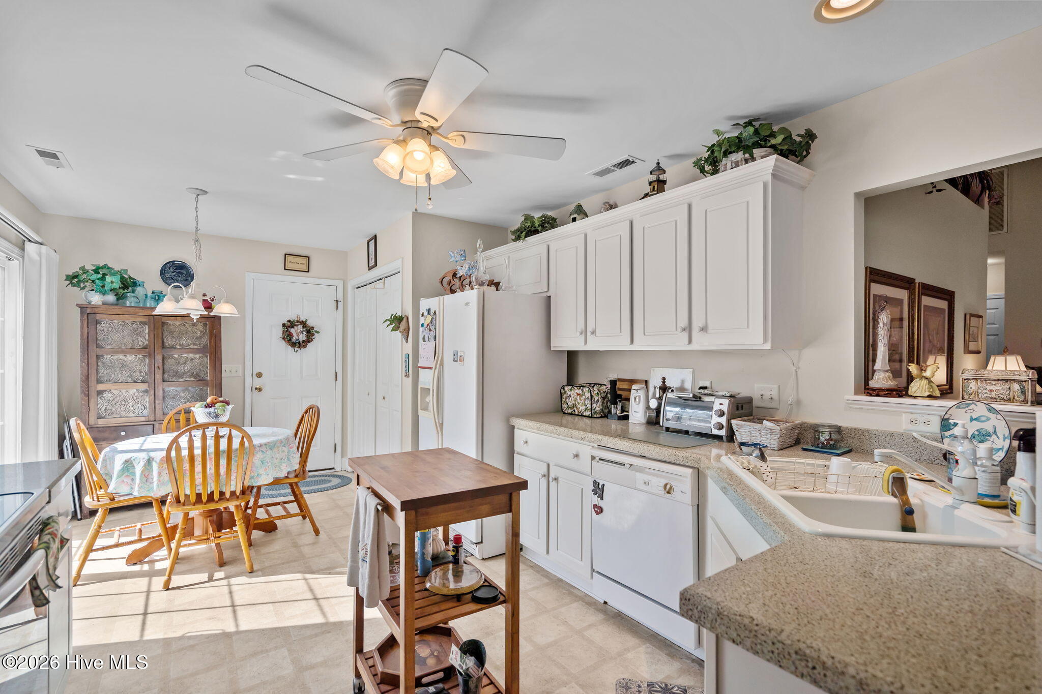 100556282 | Photo 24