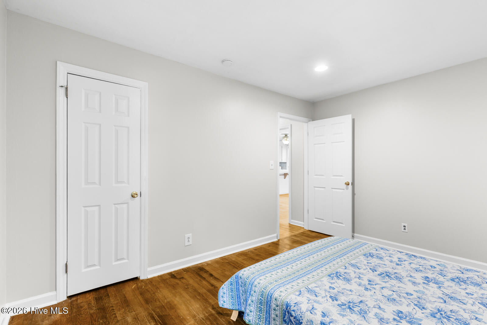 100569142 | Photo 19