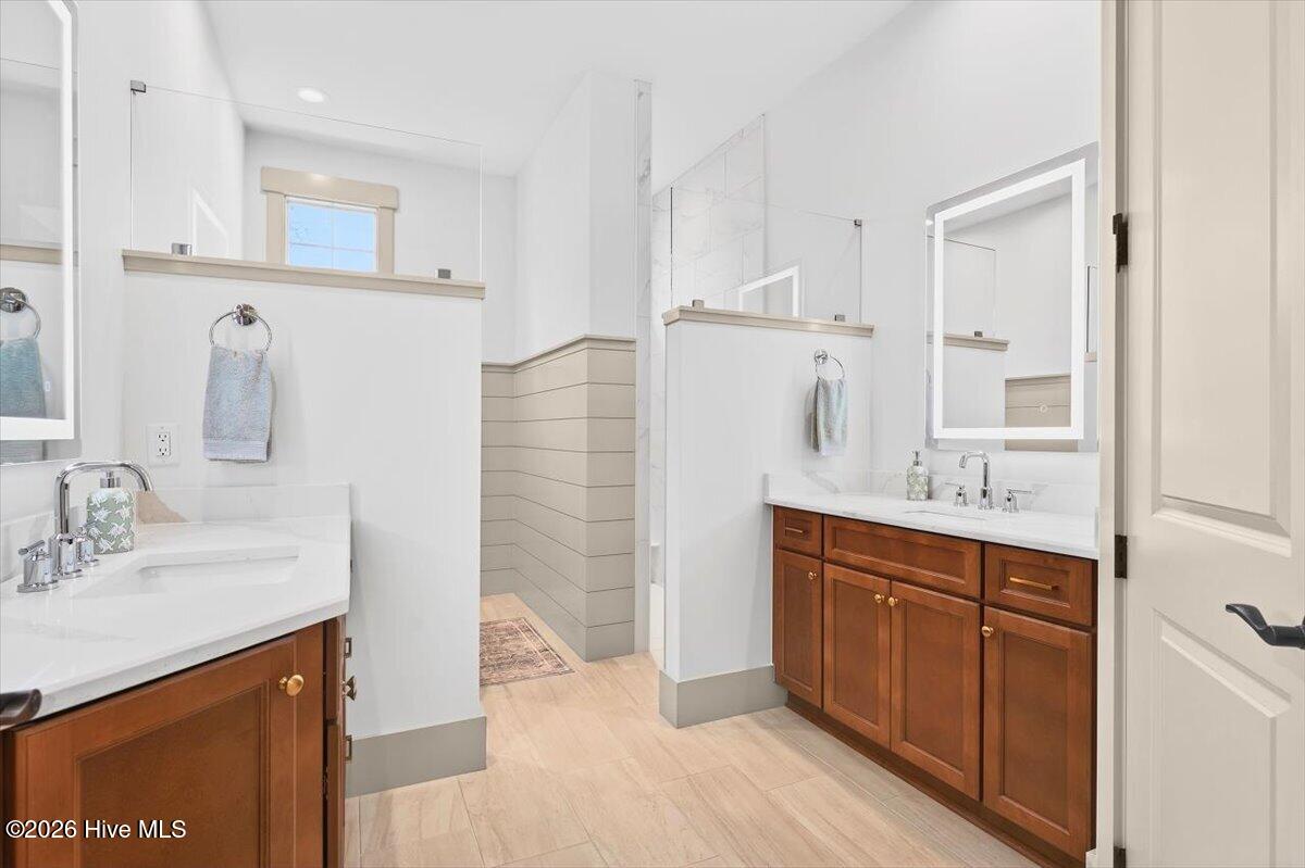 100549175 | Photo 21