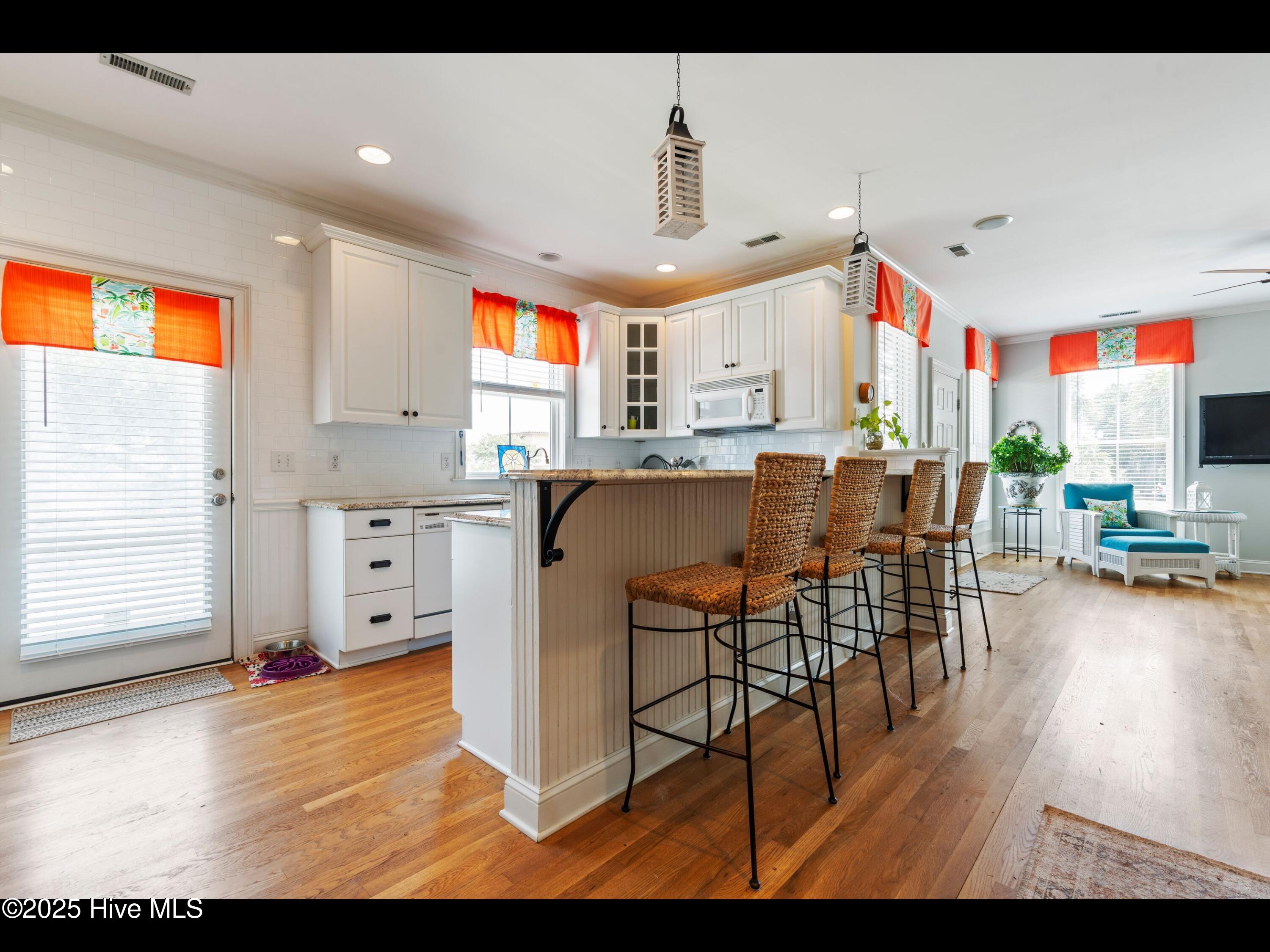 100511839 | Photo 34