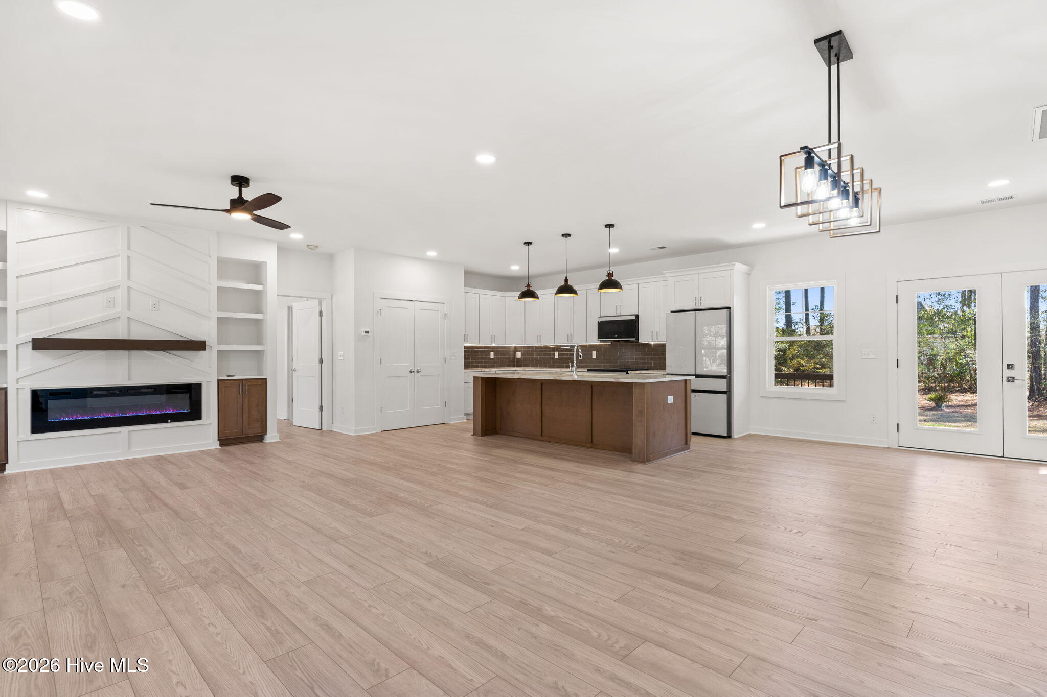 100559220 | Photo 12