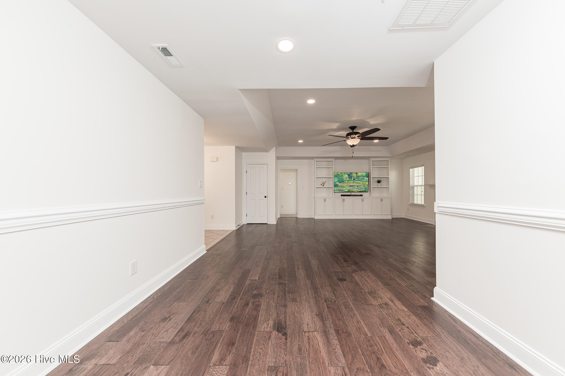 100566489 | Photo 17