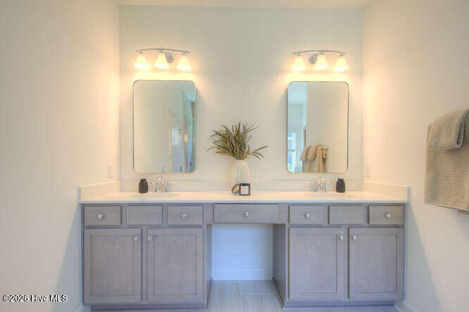 100563715 | Photo 12