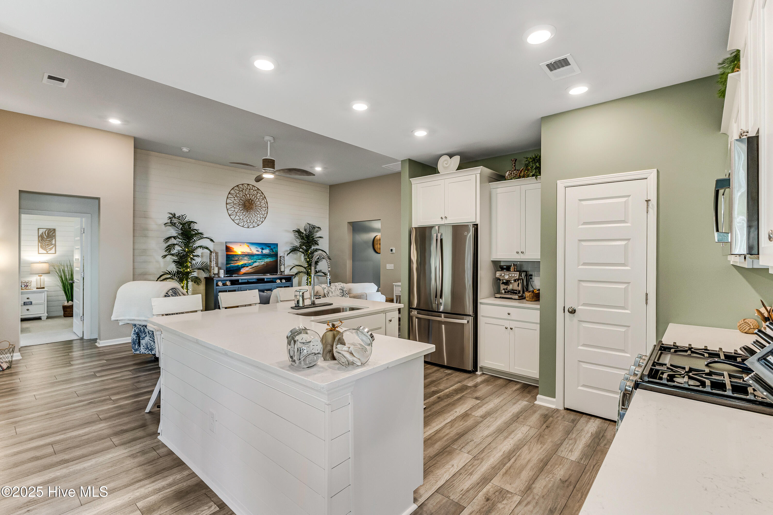 100542880 | Photo 20