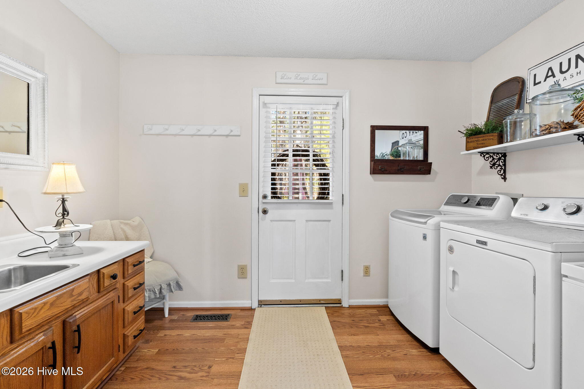 100549779 | Photo 27