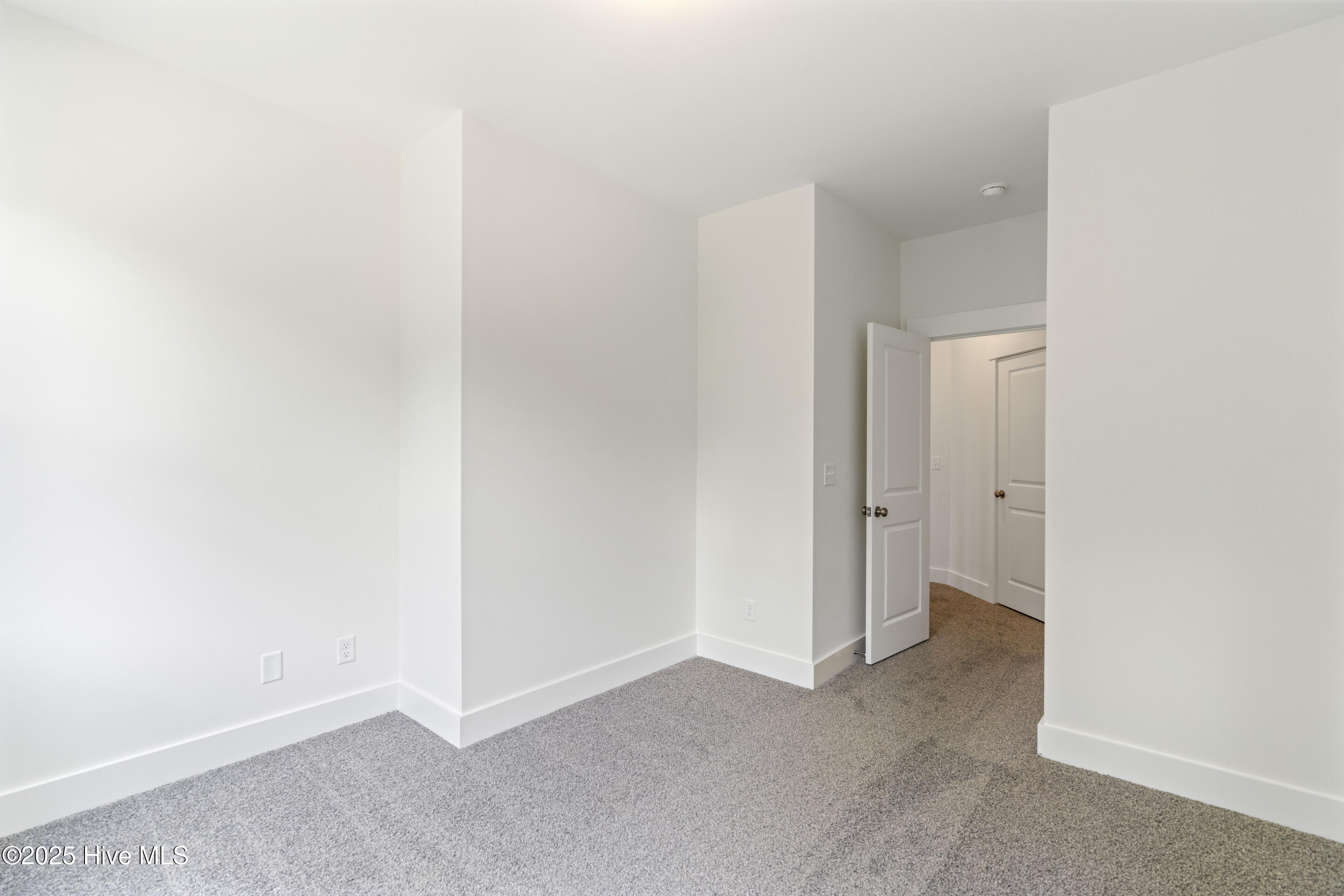 100530900 | Photo 24