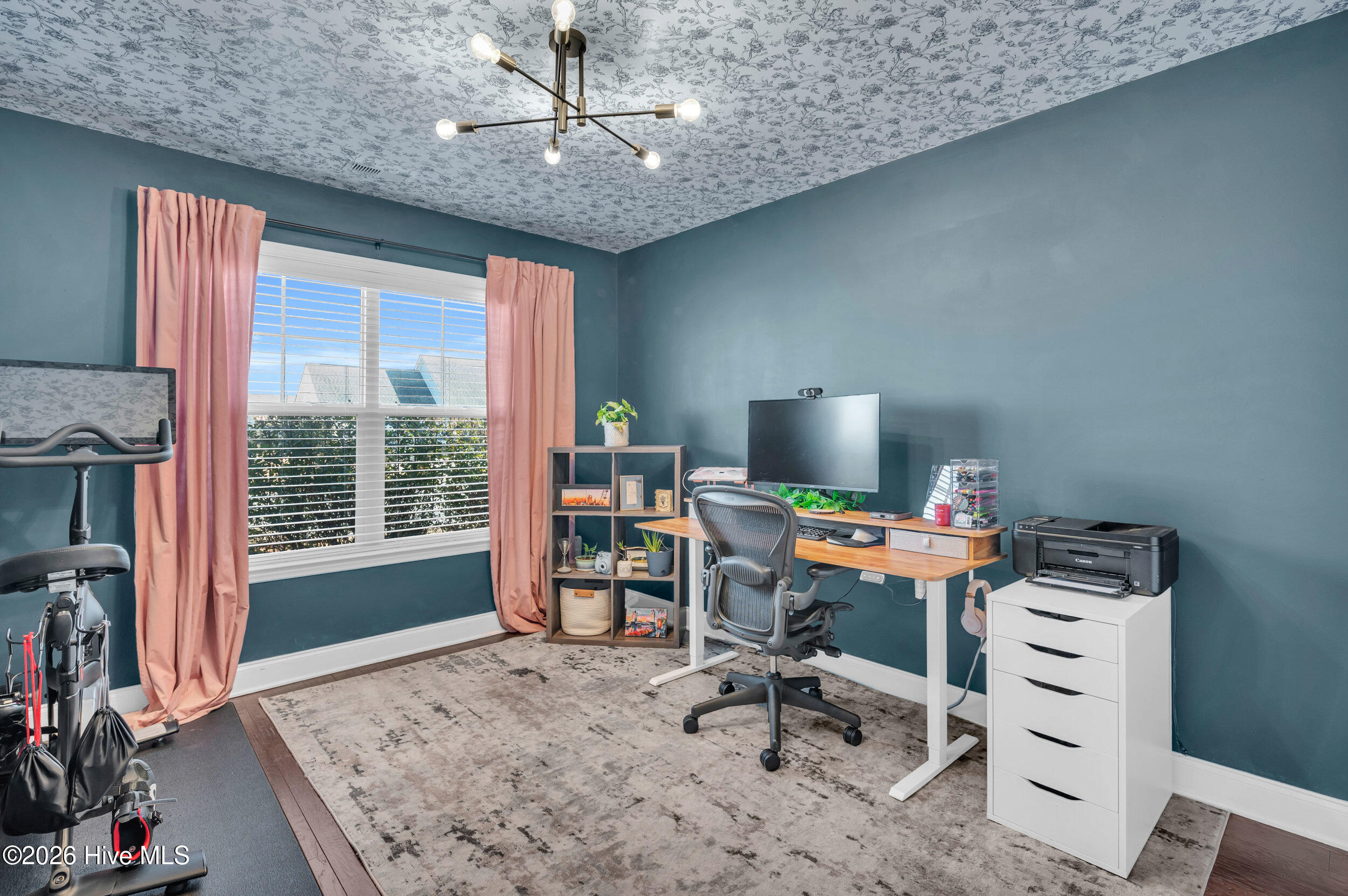 100548167 | Photo 31