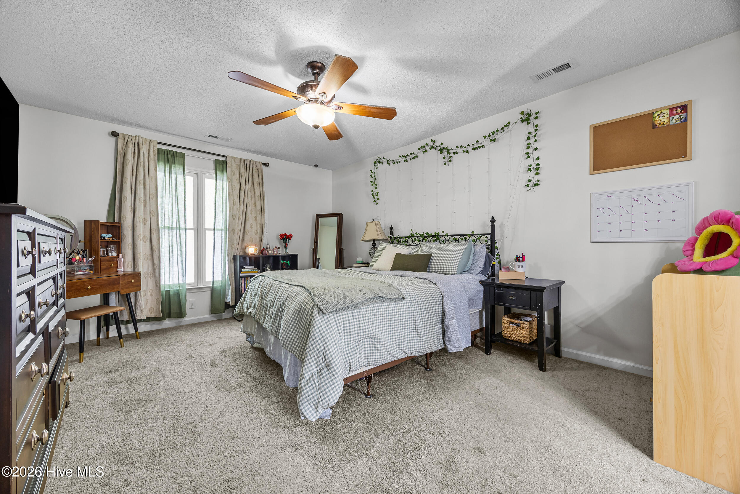 100566789 | Photo 20