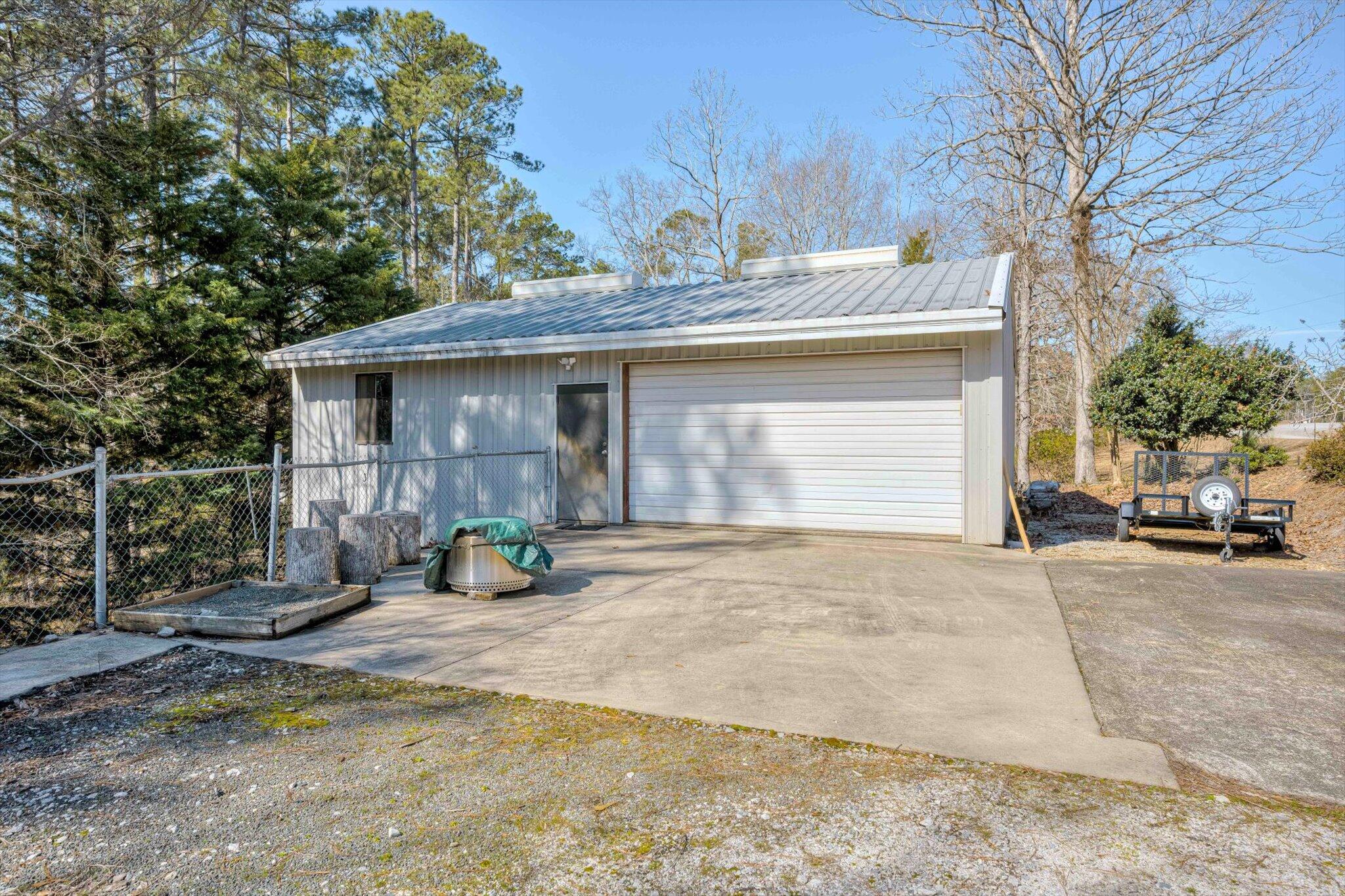 1 1/2 story shop/workshop