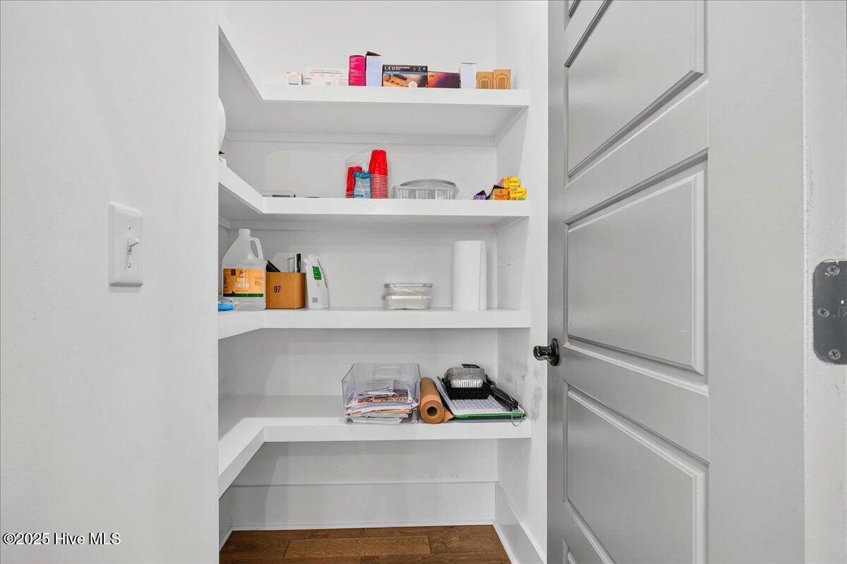 100541370 | Photo 25