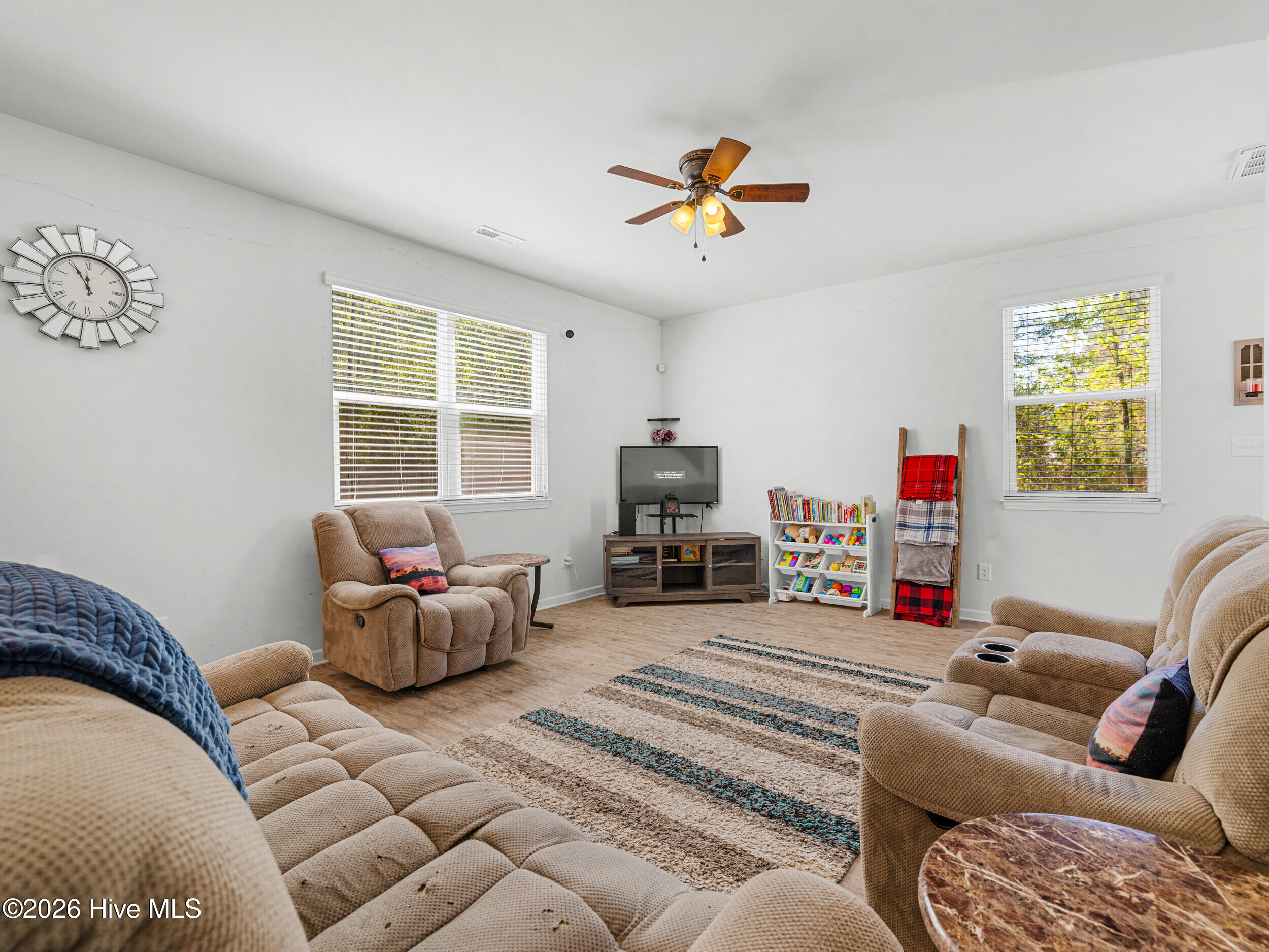 100567072 | Photo 11