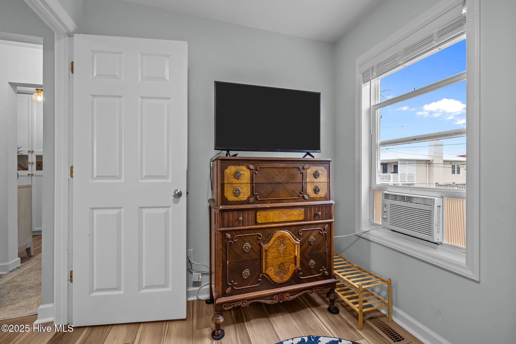 Bunk Bed Room TV/Dresser