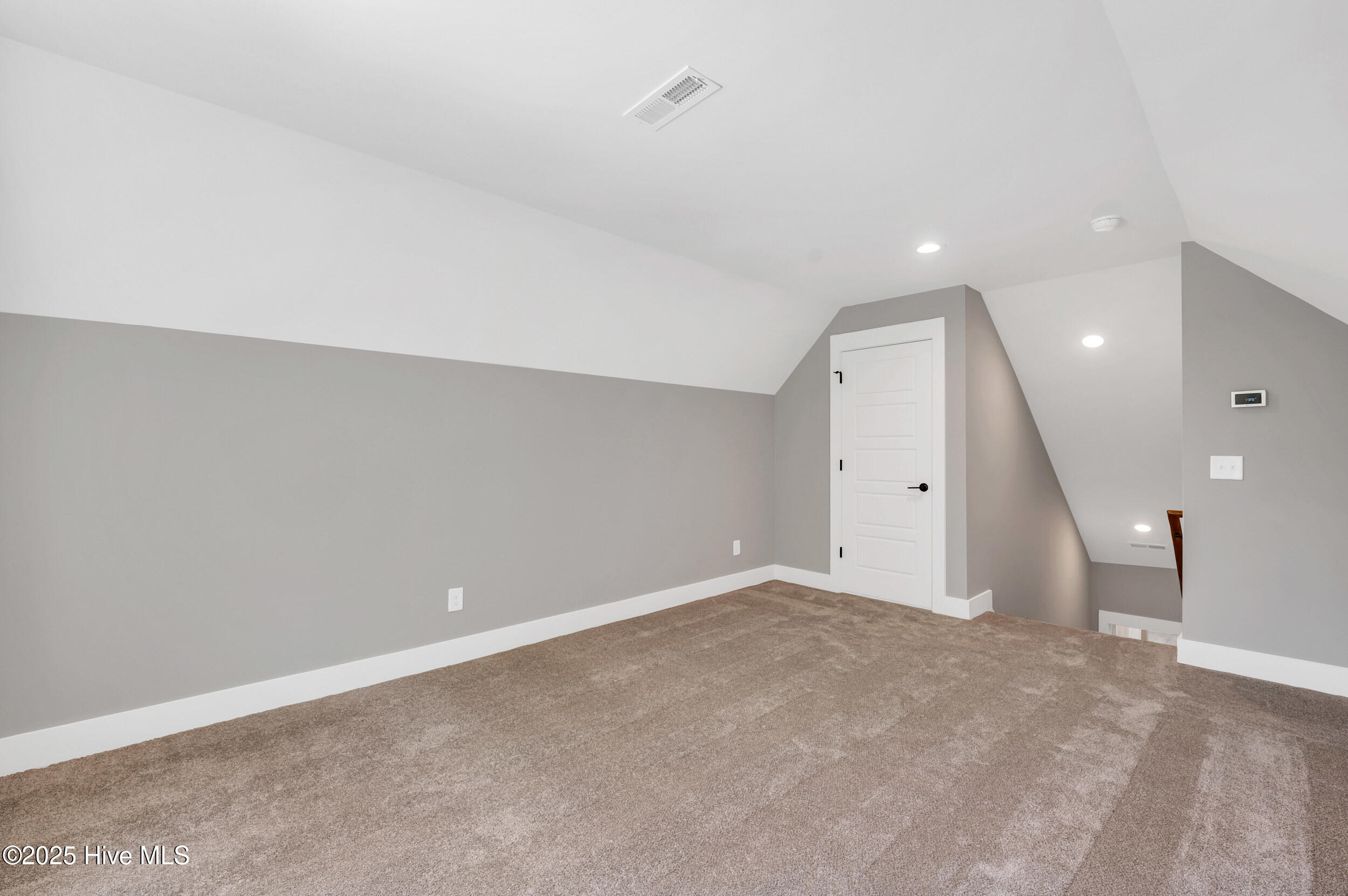 100542889 | Photo 33