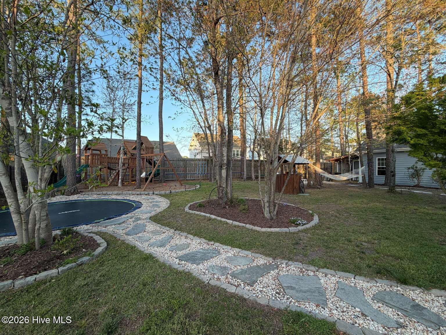 100566099 | Photo 24