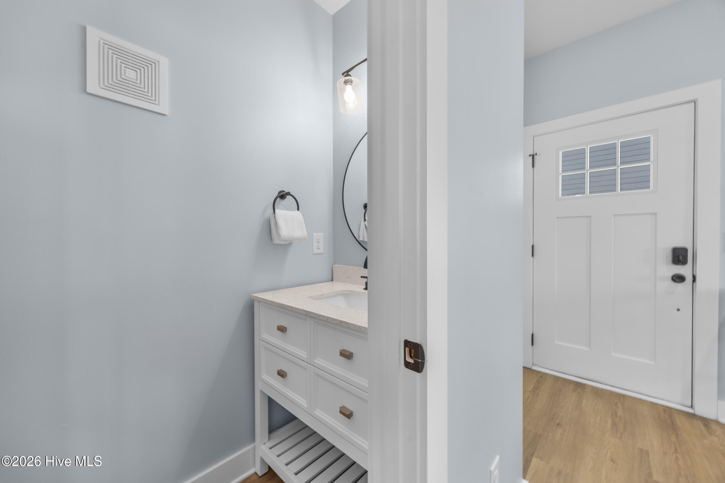 100545207 | Photo 13