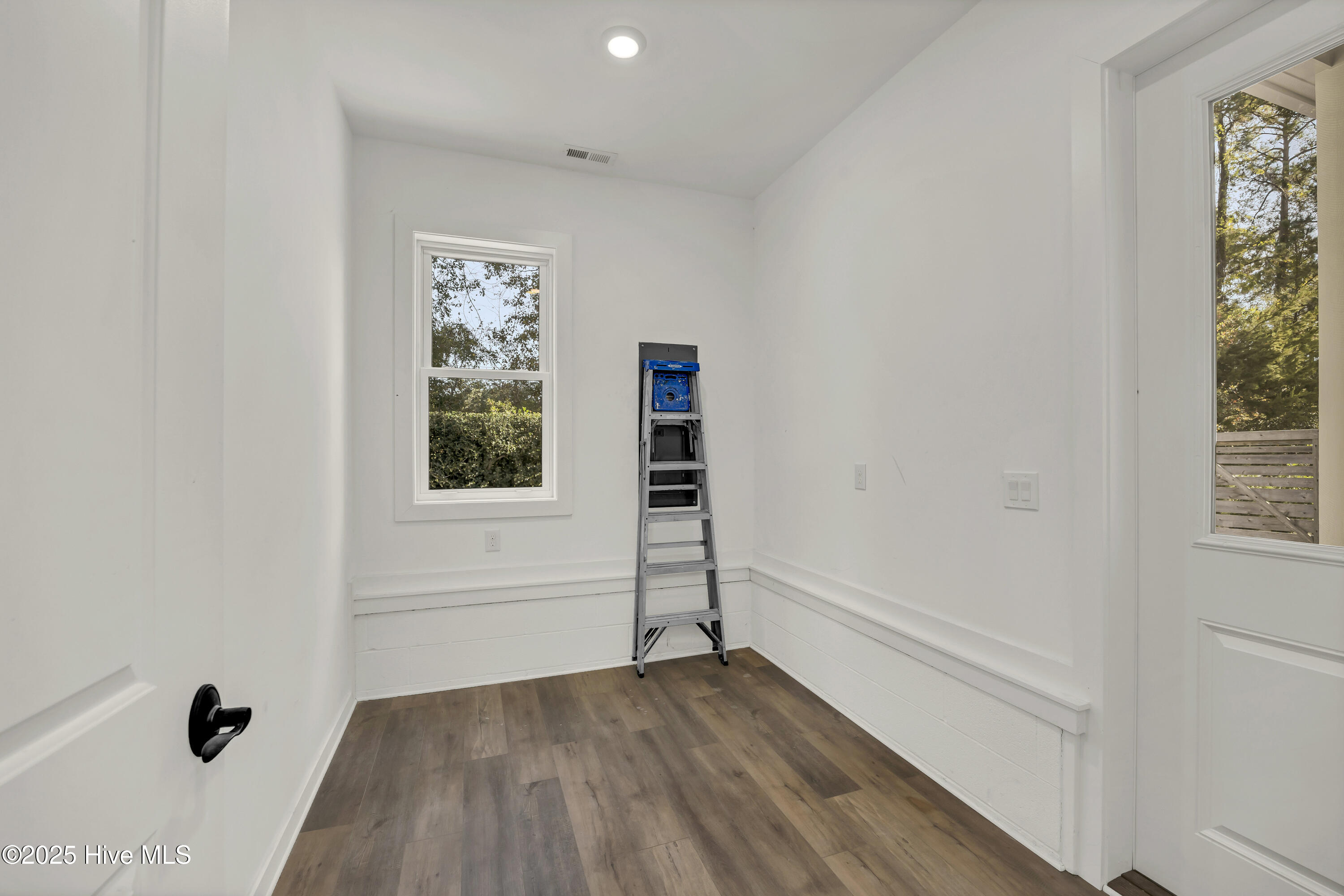 100543149 | Photo 47