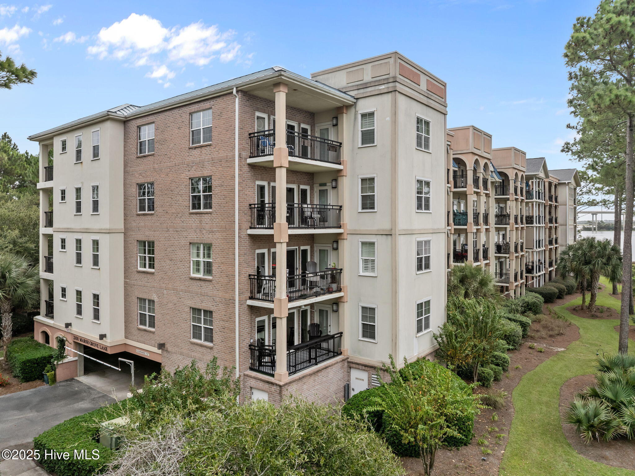 100535787 | Photo 57