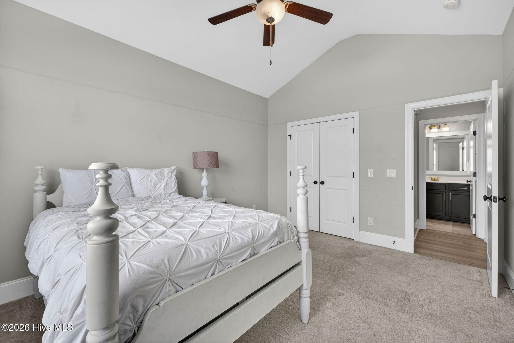 100567052 | Photo 35