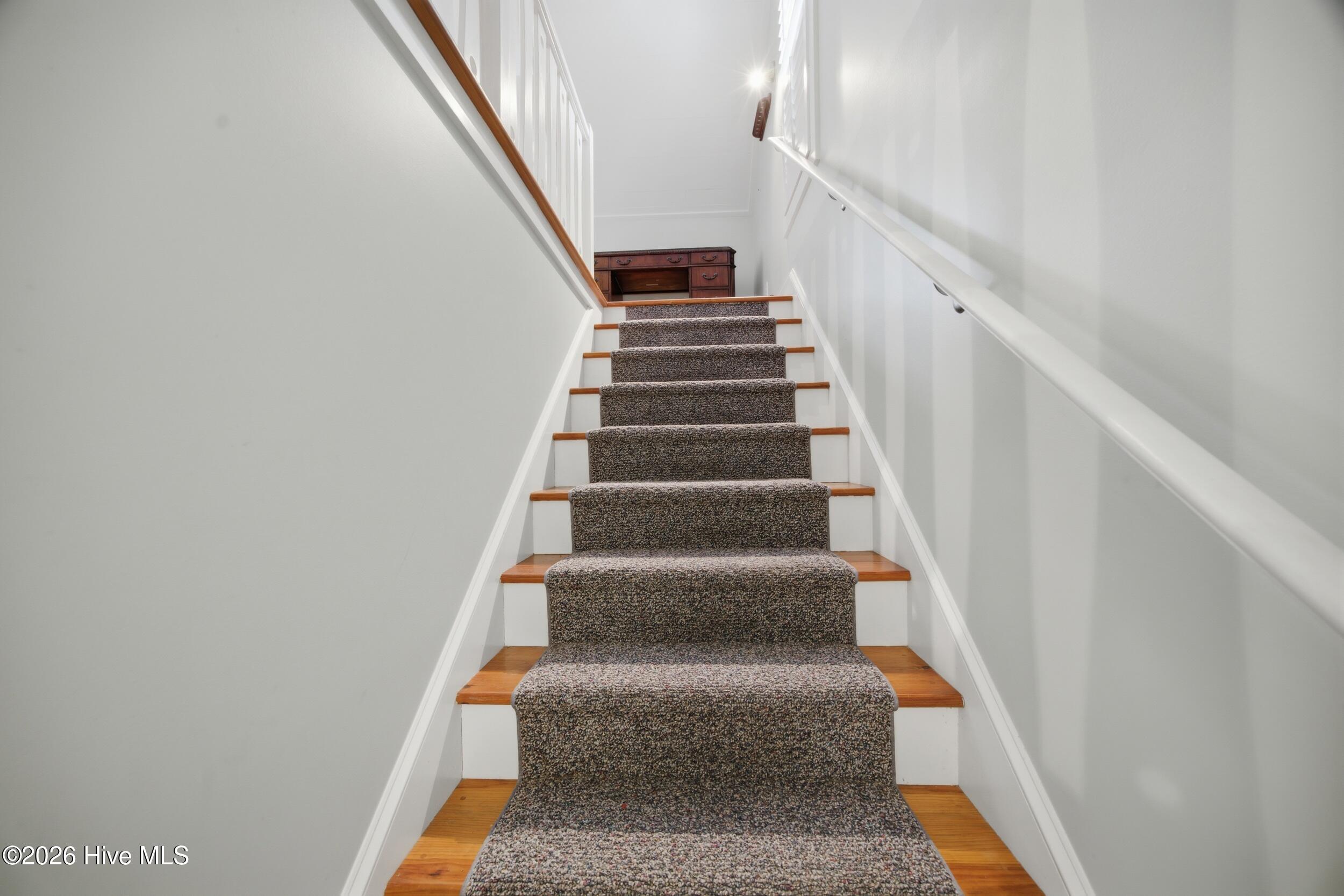 100566122 | Photo 19