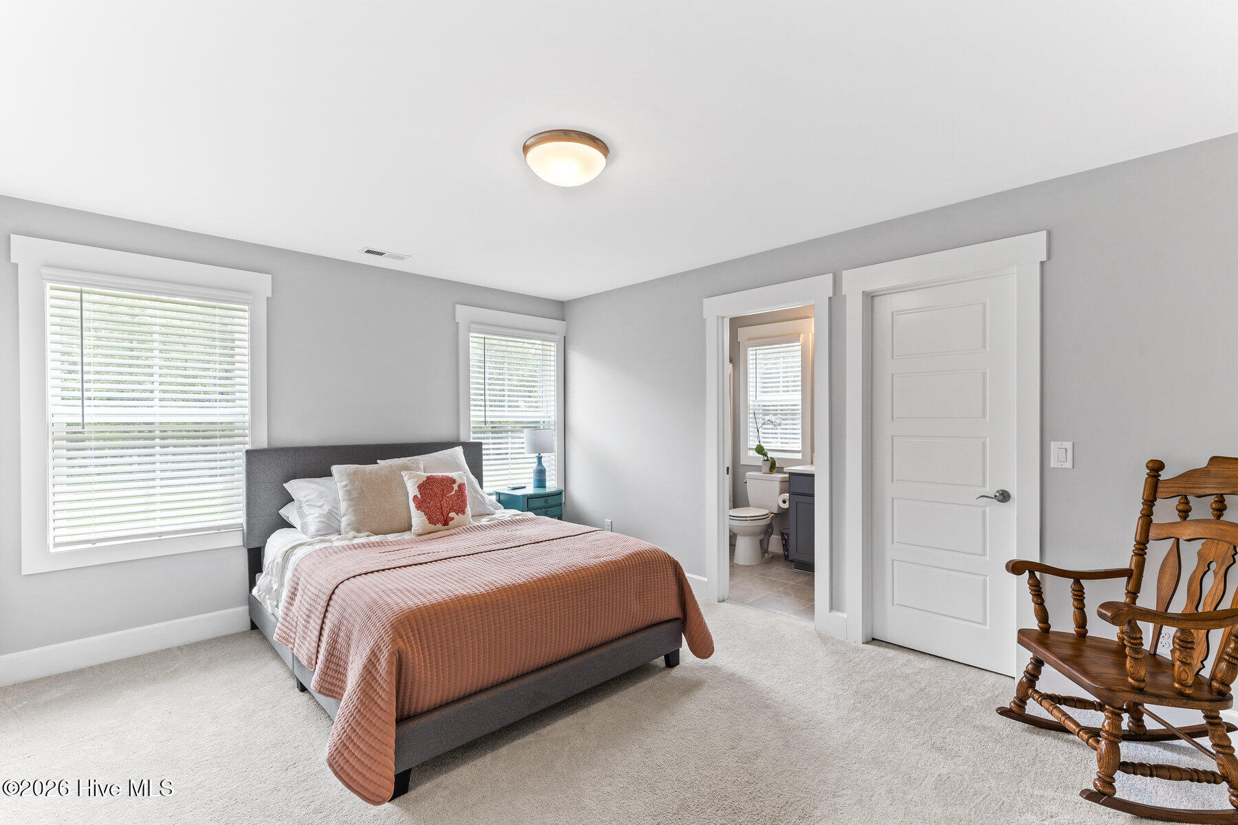 100548858 | Photo 21