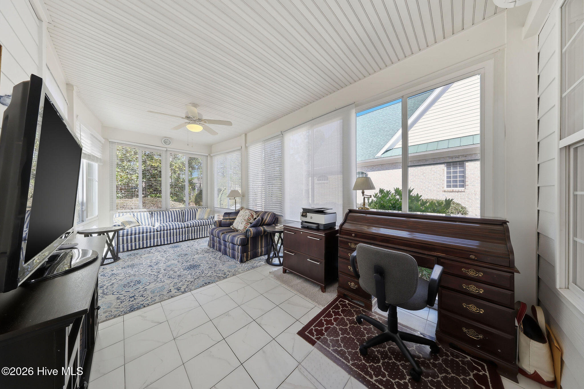 100558304 | Photo 15