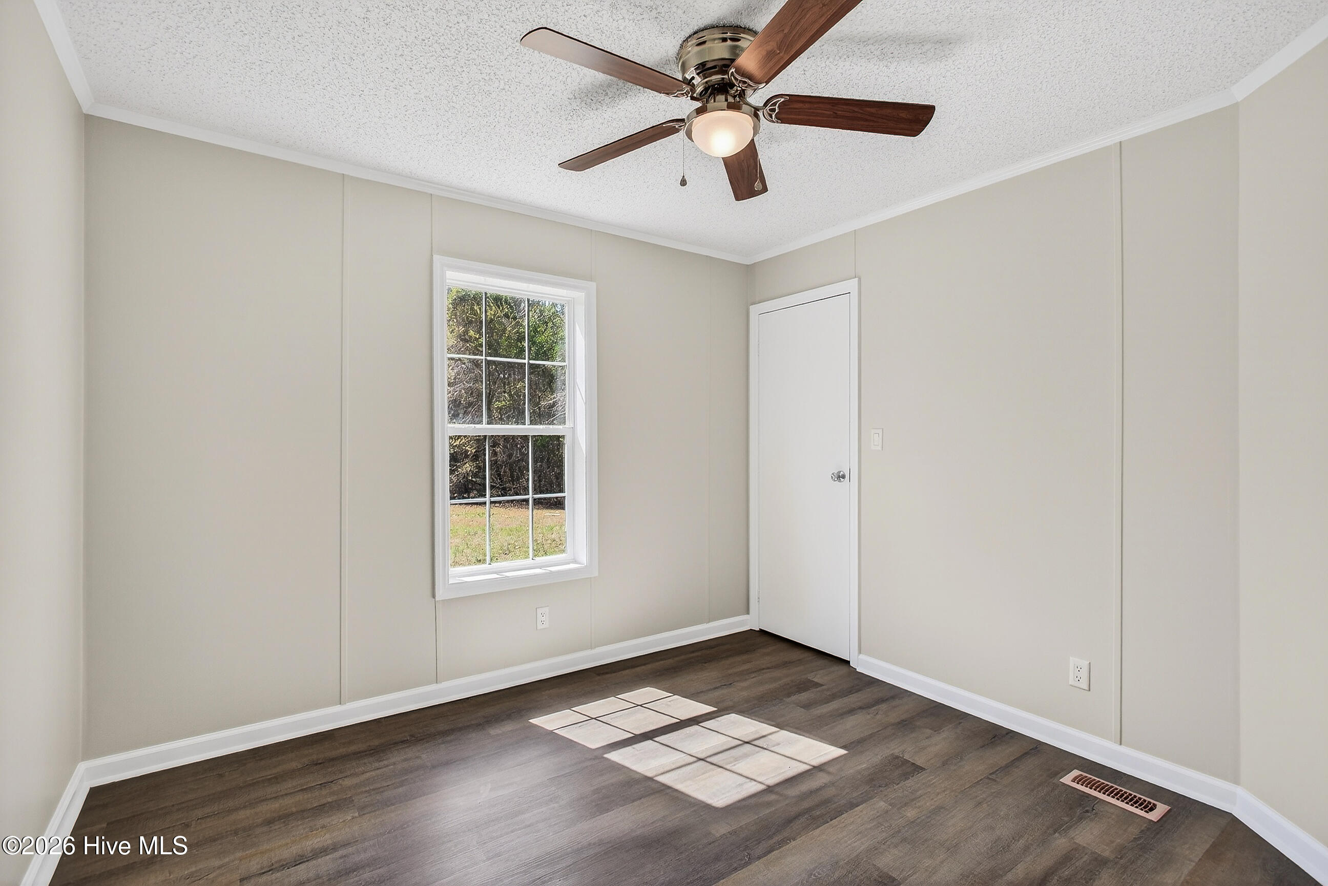 100560826 | Photo 23