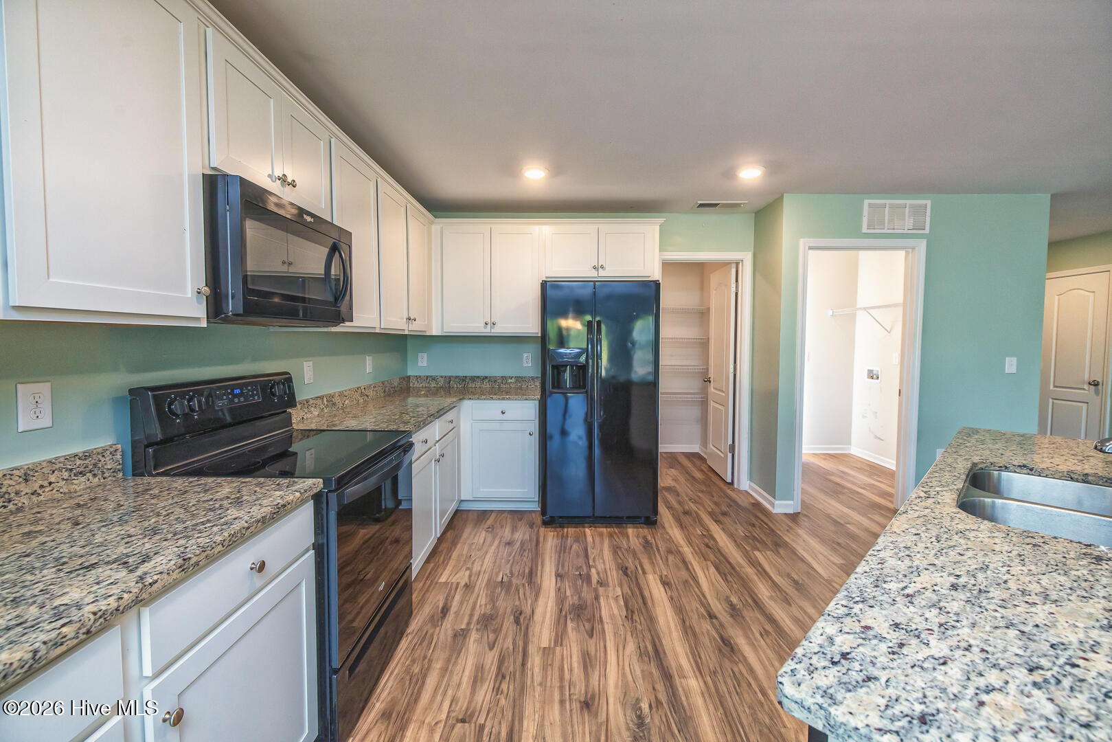 100558342 | Photo 18