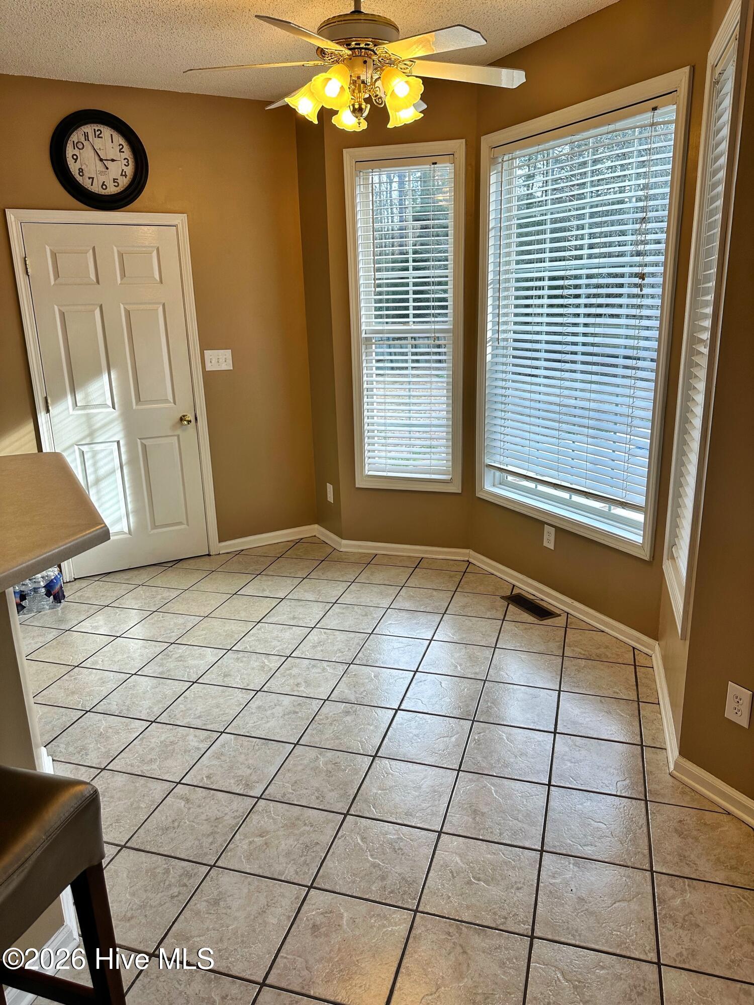 100551305 | Photo 12