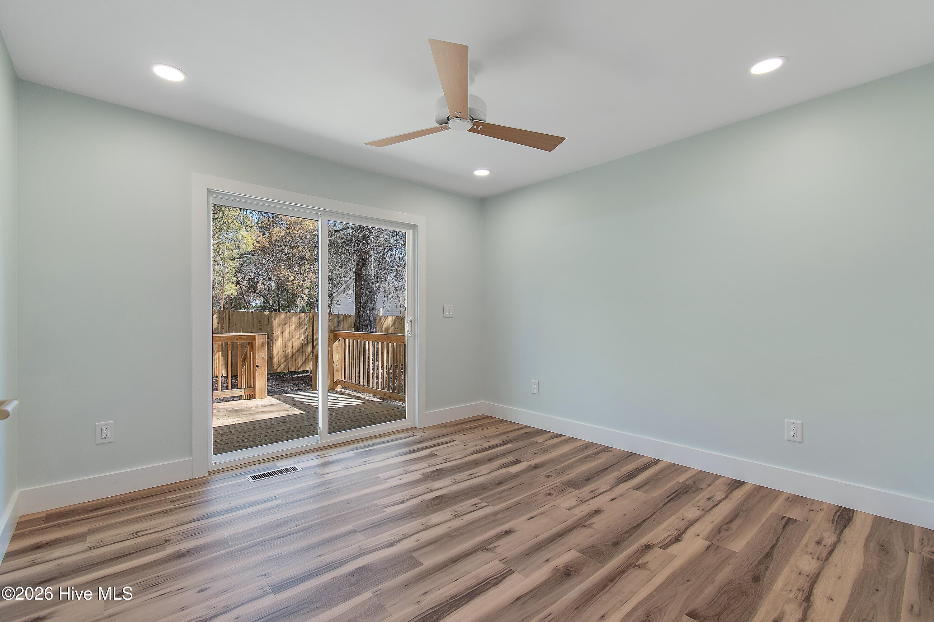 100564131 | Photo 14