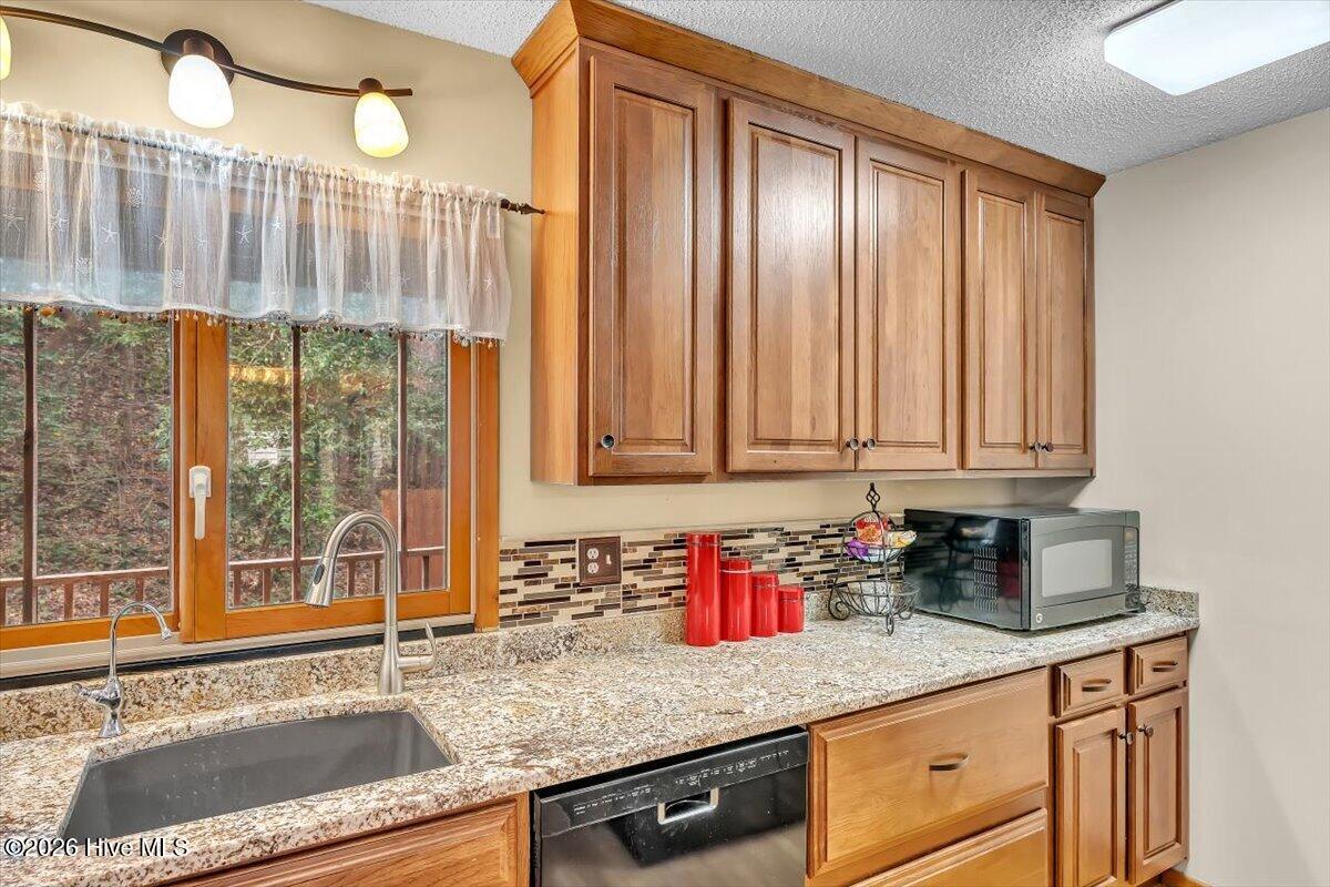 100561735 | Photo 17