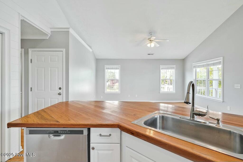 112 Palm Breeze Drive, Carolina Beach, NC 28428 – photo 13: tempImage82eMZz
