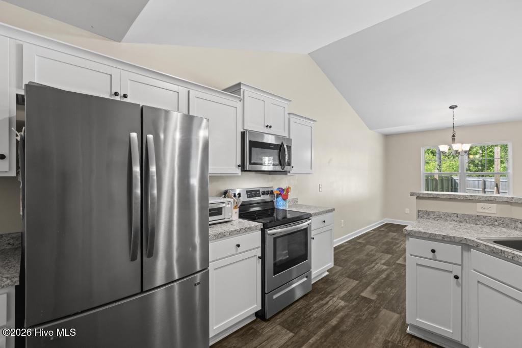 100567312 | Photo 14