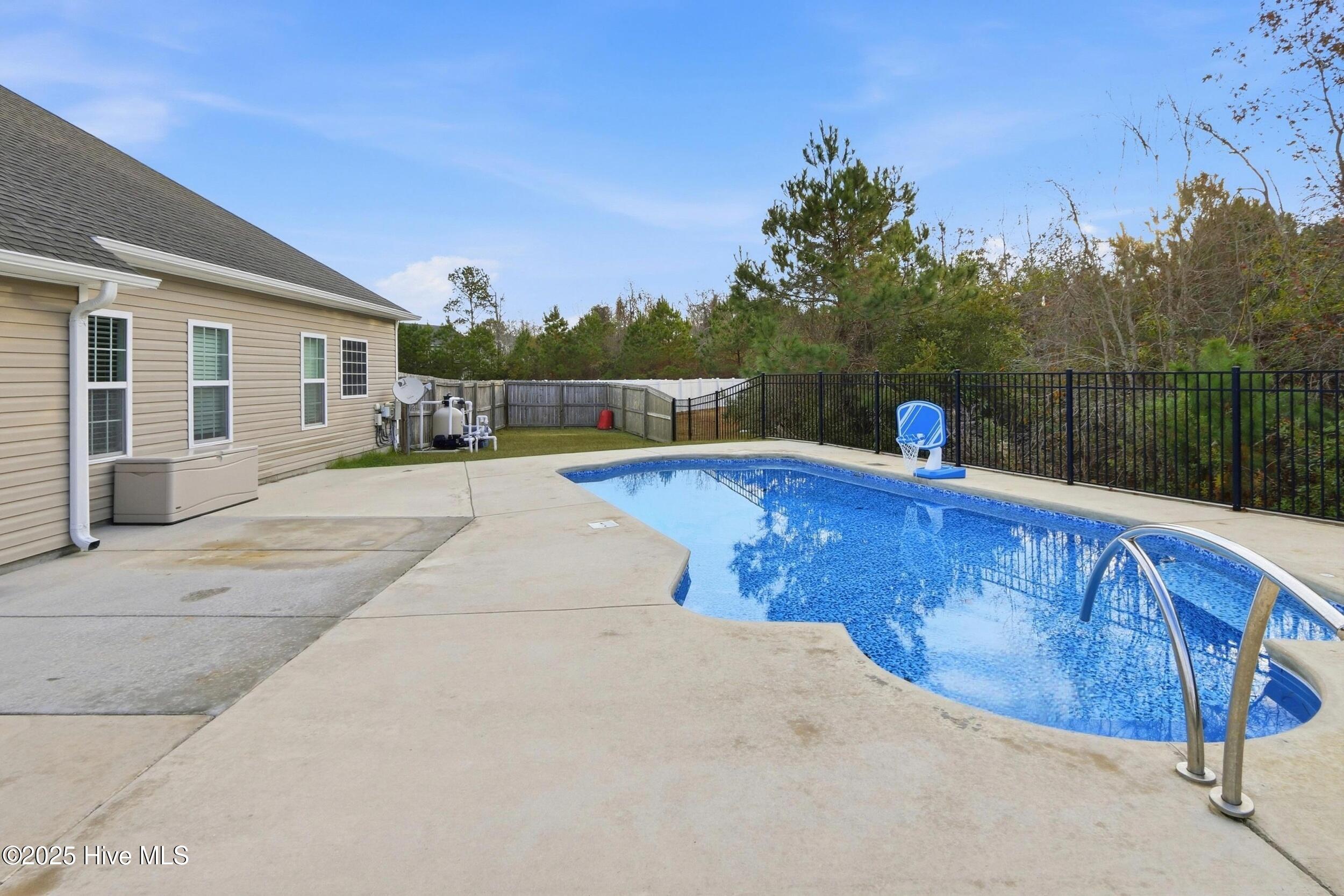 100545601 | Photo 53