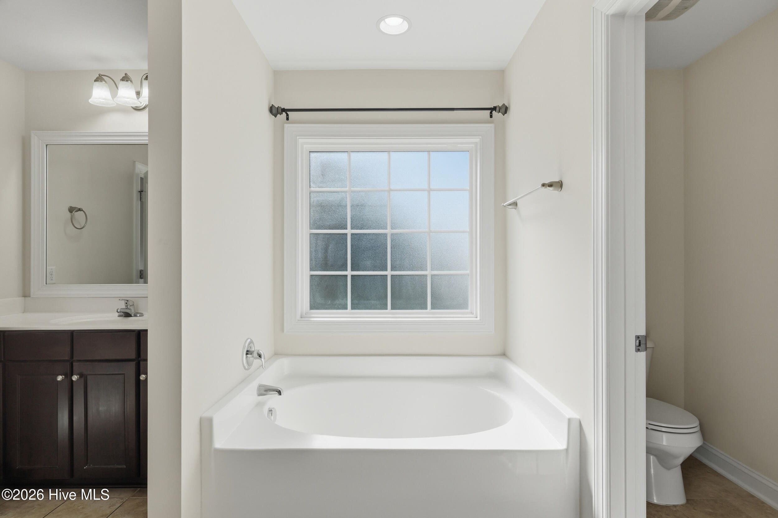 100564120 | Photo 36