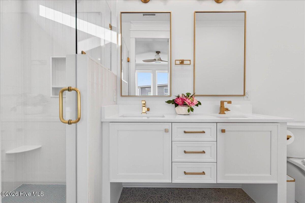 100543299 | Photo 57