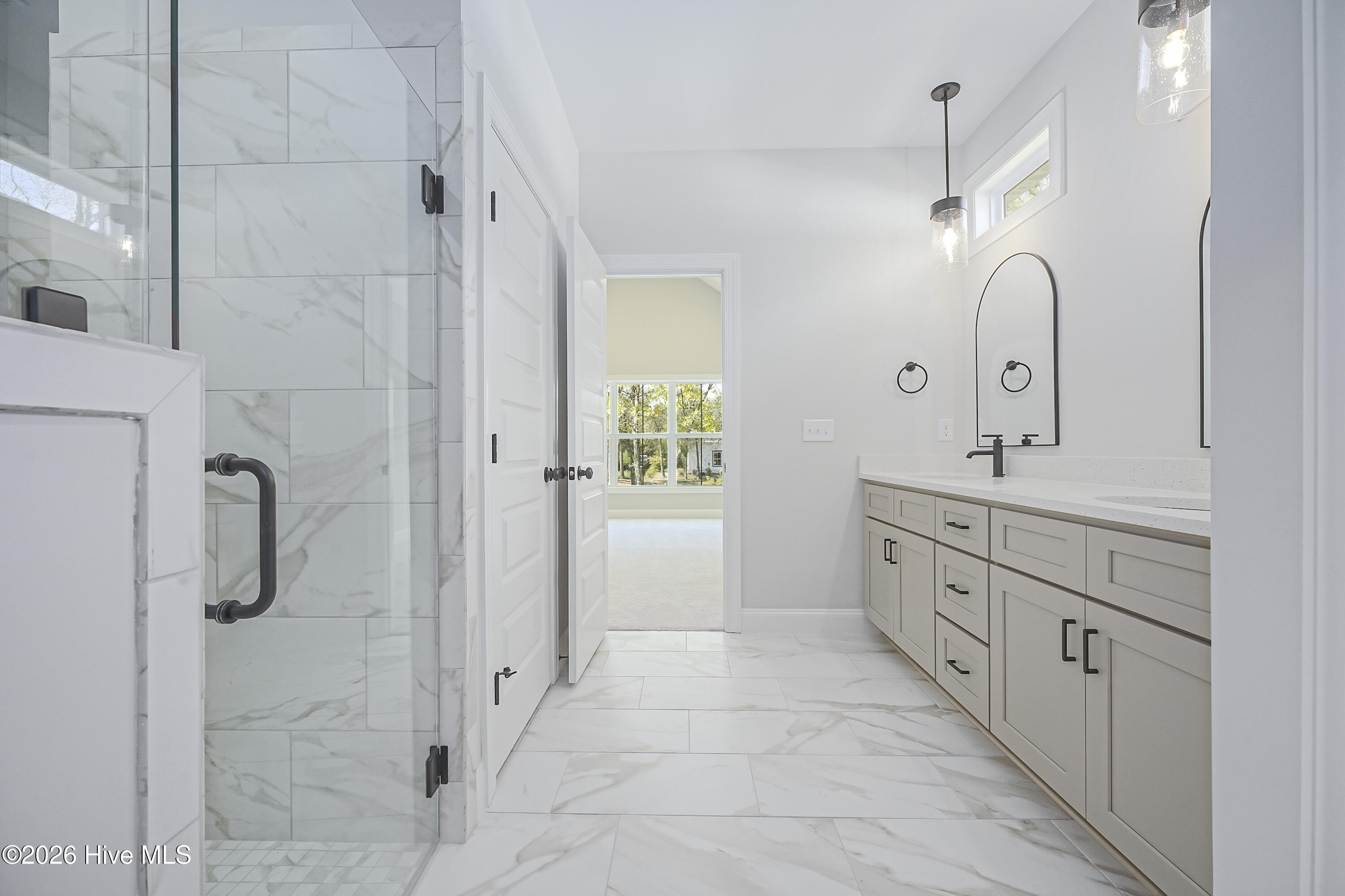 100555339 | Photo 24