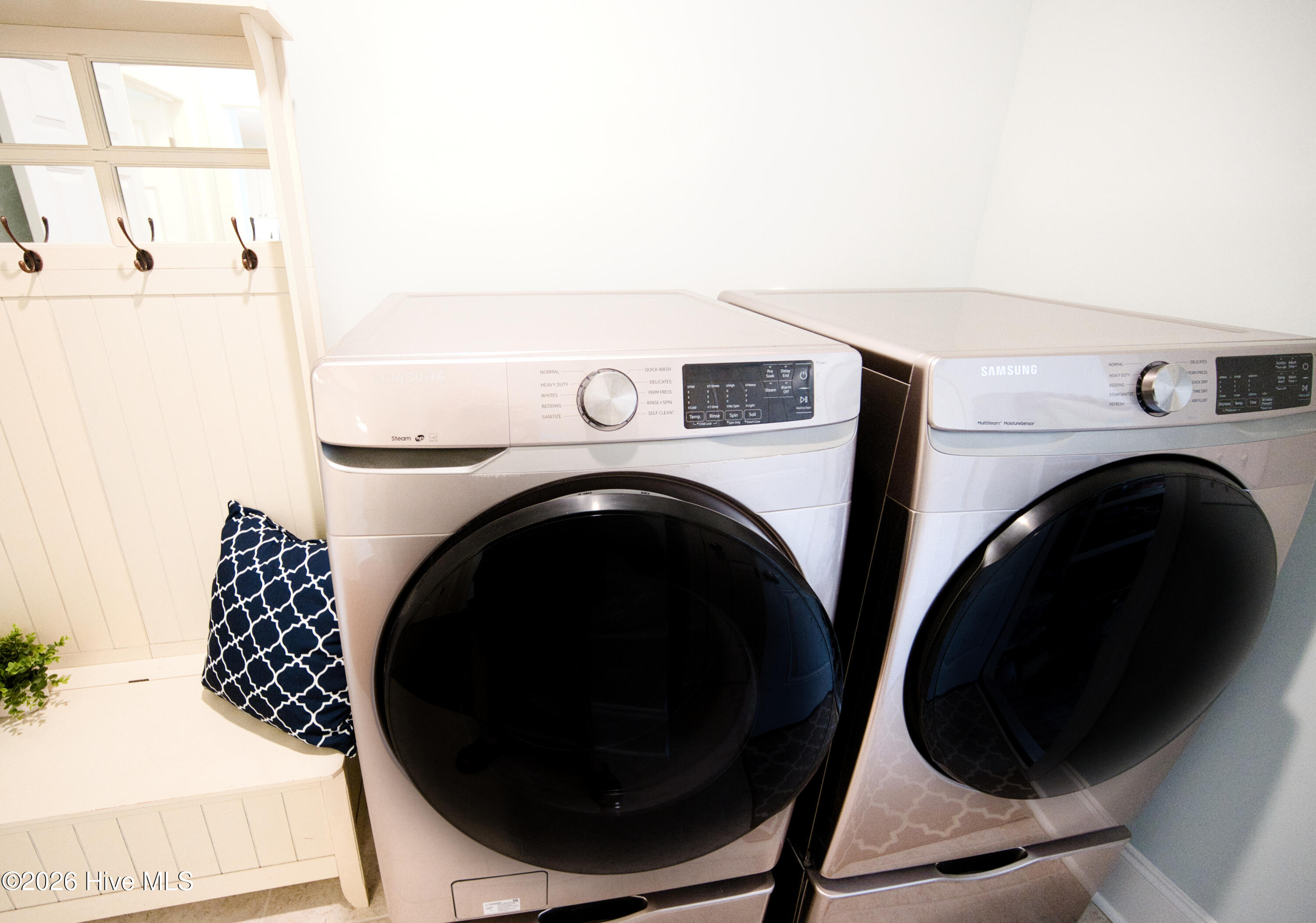 100567363 | Photo 43